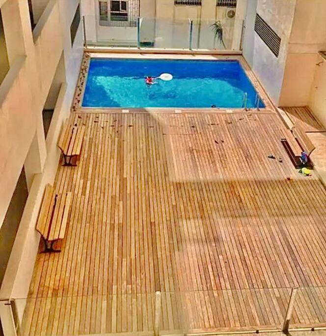 Lumineux Front De Avec Piscine Apartment